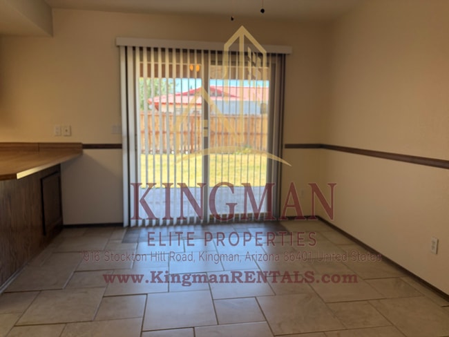Building Photo - 3 Bedroom / 2 Bath Home with Courtyard Entry, Fireplace & Spacious Backyard
