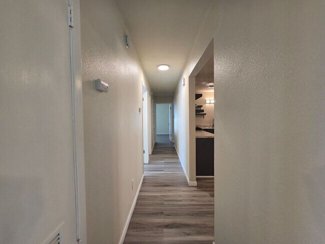 Building Photo - 501 W Voelter Ave