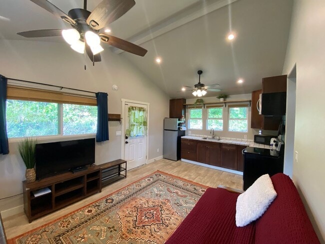 Building Photo - Volcano- Royal Hawaiian Estates