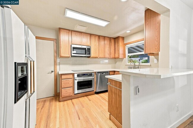 Building Photo - 517 Shelly Dr