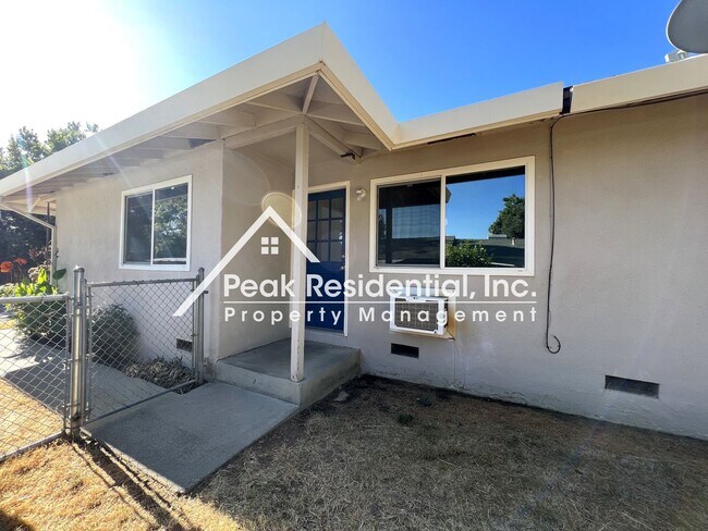 Building Photo - Updated 2bd/1ba Carmichael Duplex with Garage