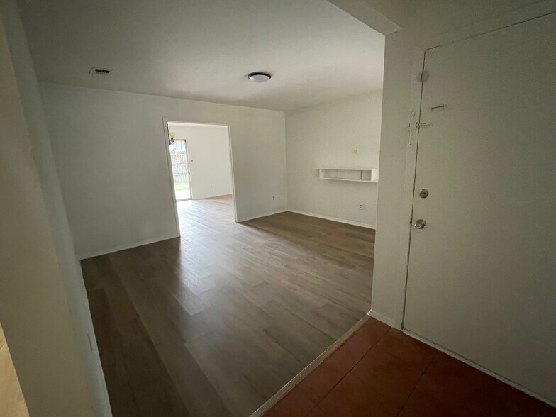 Living room upon entrance to house - 2314 Normandy Dr