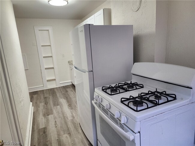 Building Photo - 2060 Rossmoor Rd