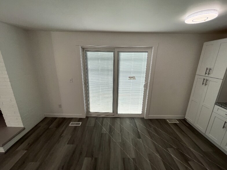 Building Photo - 6876 S 90 E