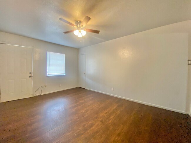Building Photo - 4613 Belton Ave