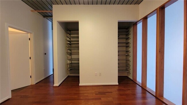Building Photo - 620 Glen Iris Dr NE