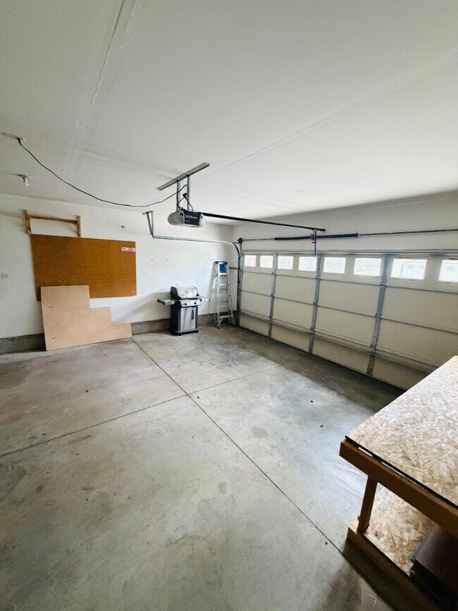 Building Photo - 558 N Tam Rim Dr