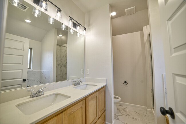 Building Photo - Brand New Home in Washington!