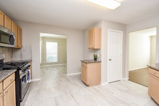 Building Photo - 5011 Ivy Fair Way