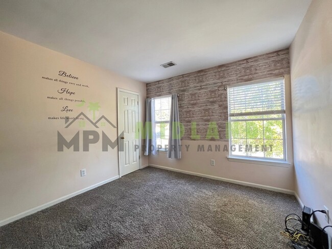 Building Photo - 168 Springway Dr
