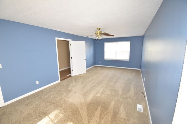 Building Photo - Beautiful 3 Bedroom and 2 Bath Home (No Pets)