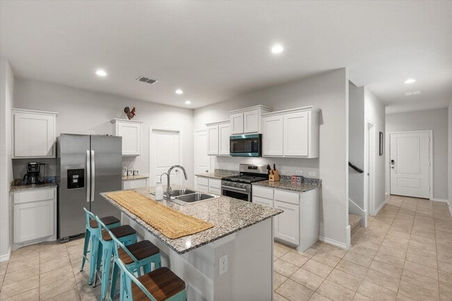Building Photo - 105 Greengate Dr