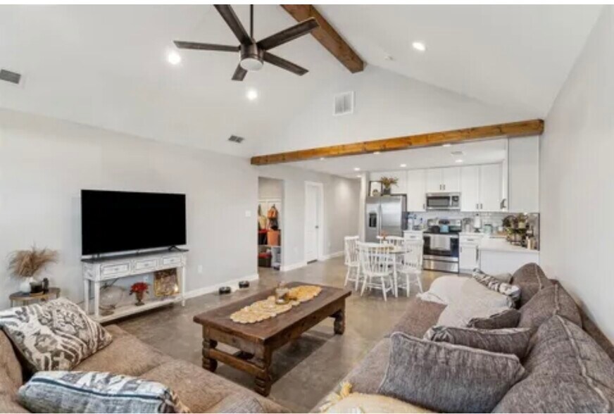 Building Photo - 2314 Creekview Dr