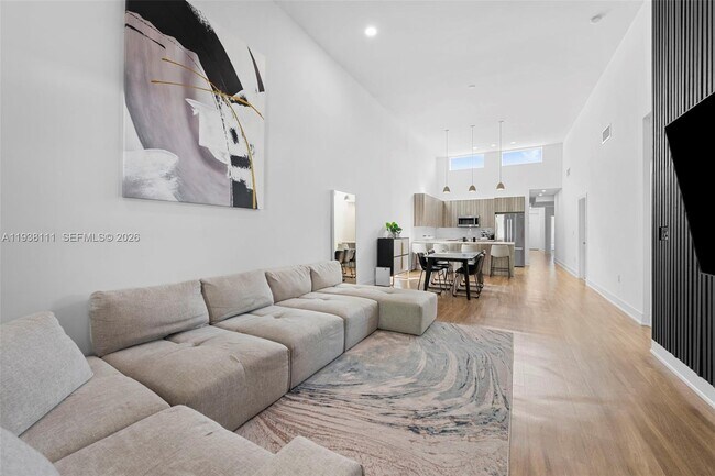 Building Photo - 821 SW 14th St