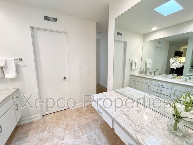 Building Photo - 76675 Sandpiper Dr