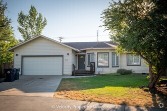 Building Photo - Single Level Home with Fresh Paint and Flo...