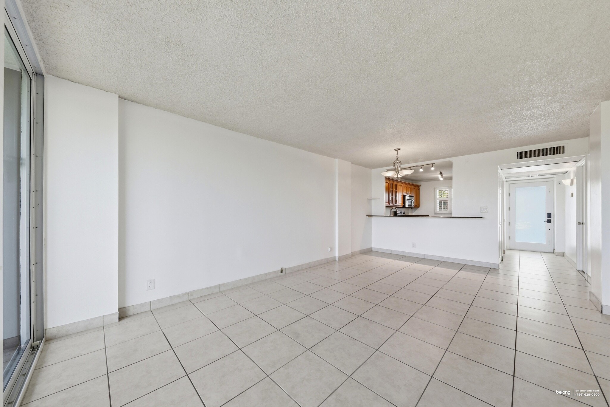 Building Photo - 121 Royal Pk Dr