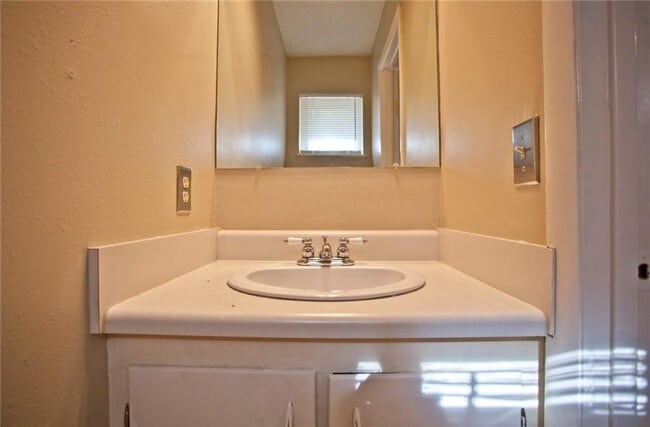 Building Photo - 311 Willow Ave