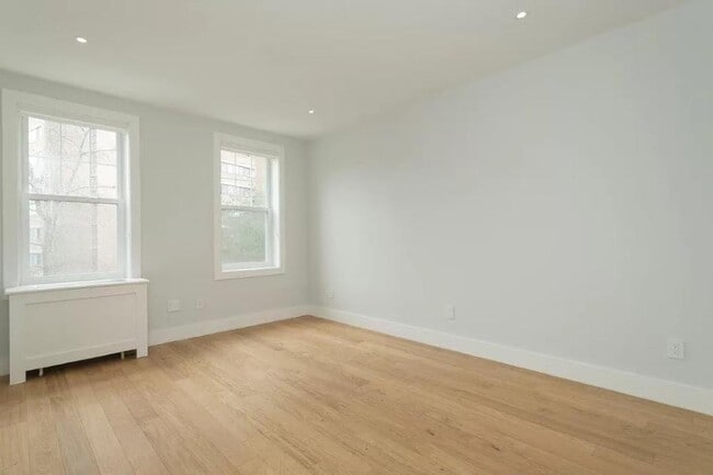 Primary Photo - 37 Bow St