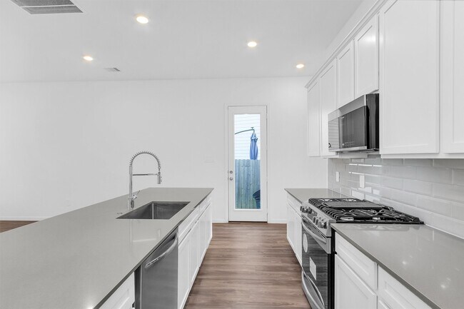 Building Photo - 677 Royal Arch Dr