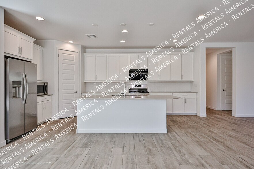 Building Photo - 1625 W la Mirada Dr