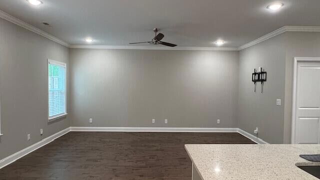 Building Photo - 564 NE Bellingham Dr