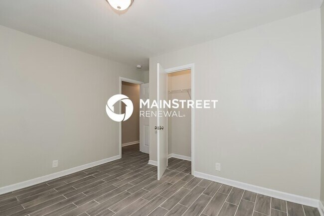 Building Photo - 3 Bedroom Pet-Friendly Home in East Point, GA with Main Street Renewal
