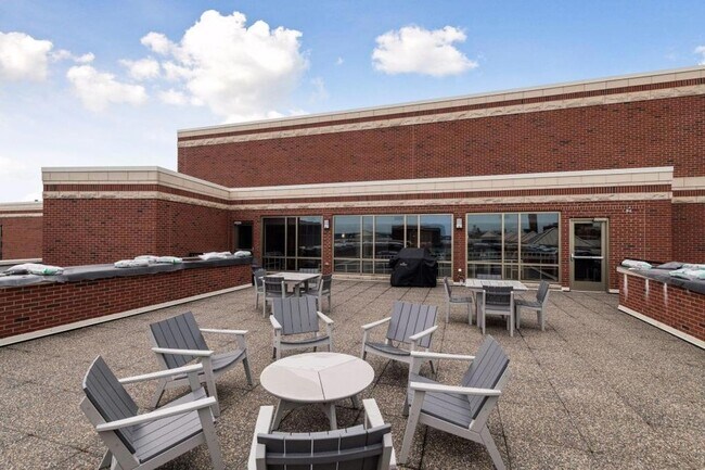 Building Photo - 401 N 2nd St