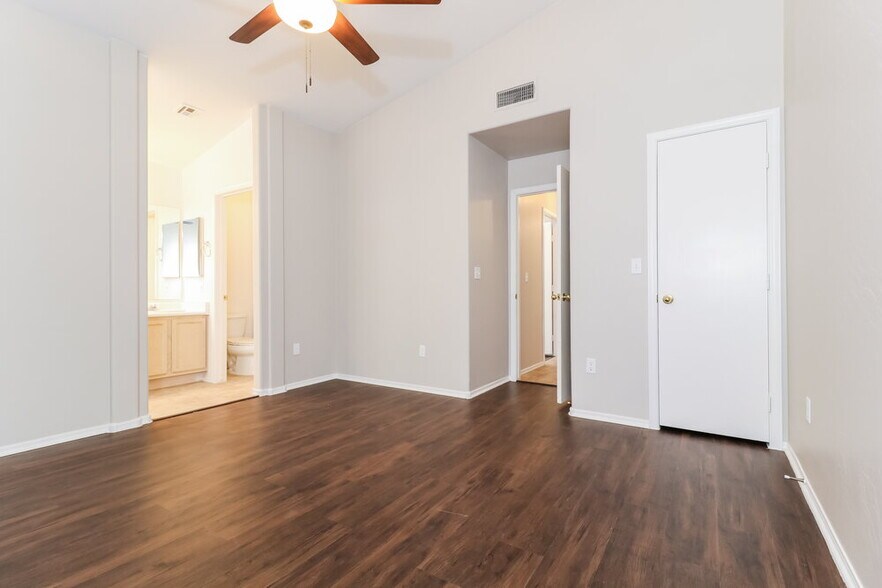 Building Photo - 20640 N 8th St