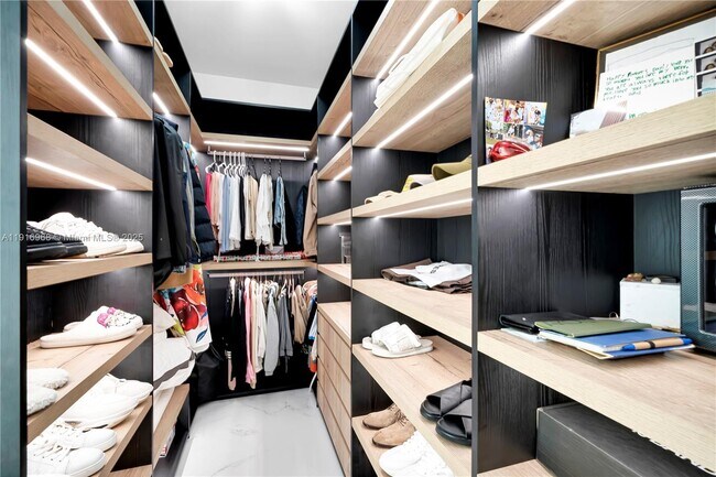 Building Photo - 34 SW 26th Rd