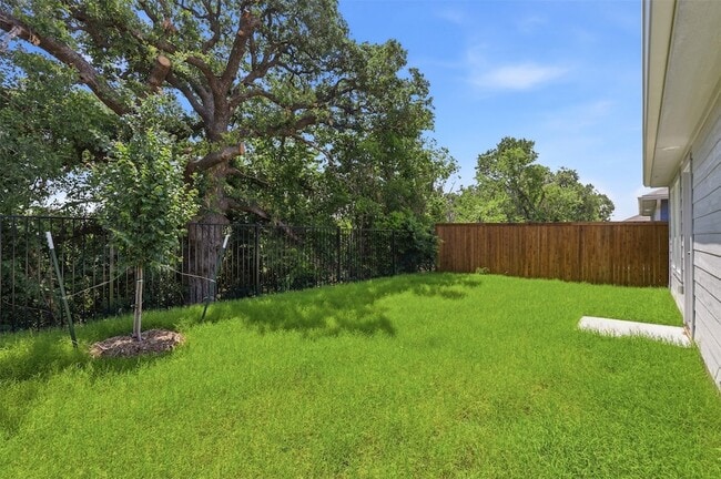 Building Photo - 3040 Campeiro Ave