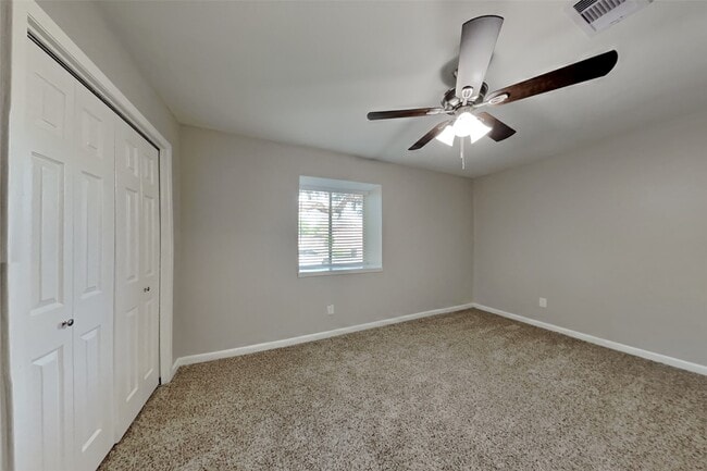 Building Photo - 10723 Forest Leaf Dr