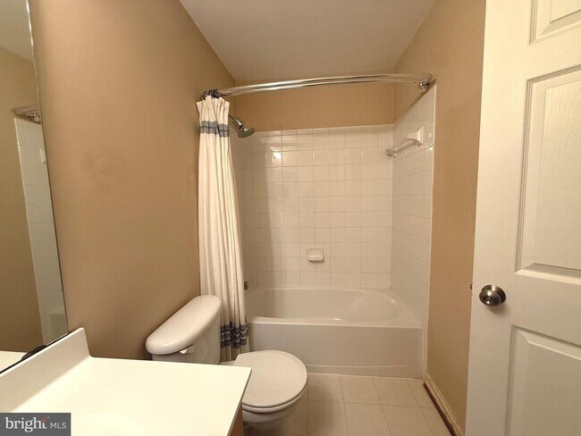 Building Photo - 60 Deerbrook Dr