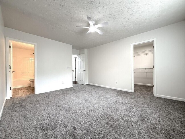 Building Photo - 2150 Lexington Ln