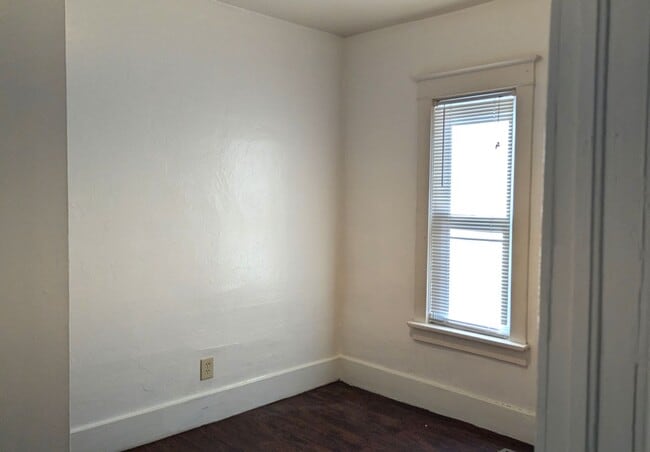 Building Photo - 2901 Temple St