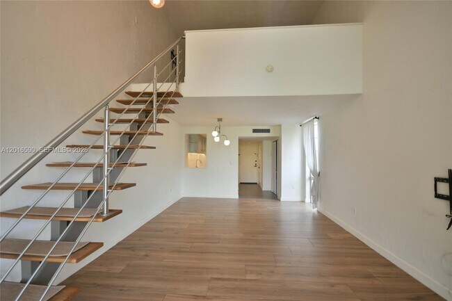 Building Photo - 6884 N Kendall Dr