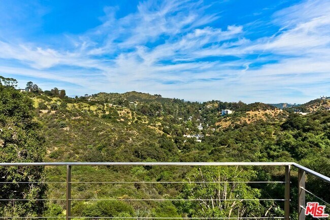 Building Photo - 2670 Carmar Dr