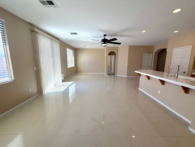 Building Photo - 7493 Longhorn Lodge Ave
