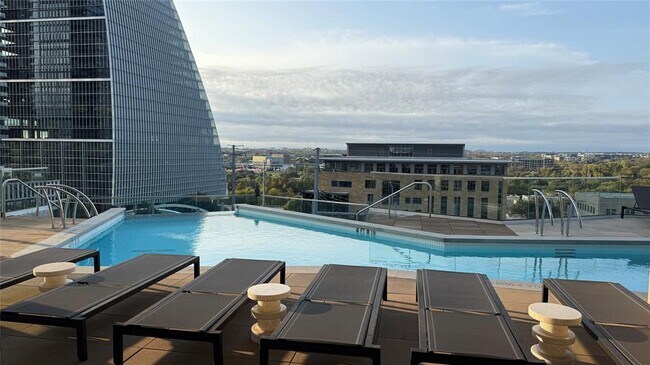 Building Photo - 301 West Ave