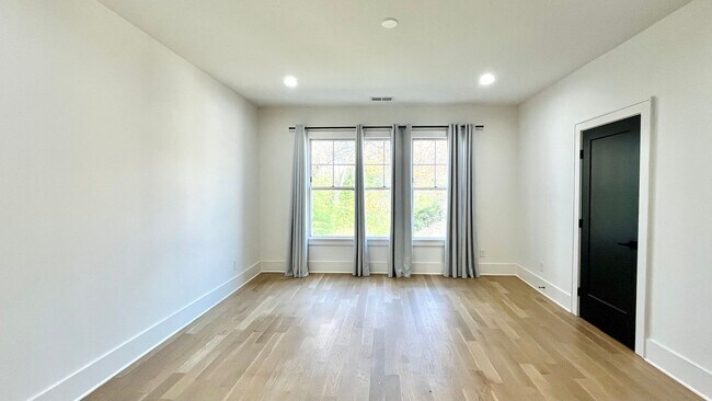 Building Photo - 610 West Blvd