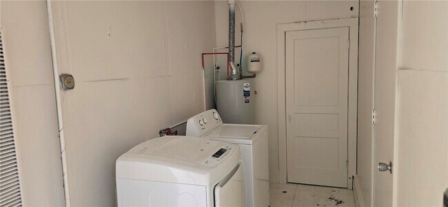 Building Photo - 1918 W Wedington Dr