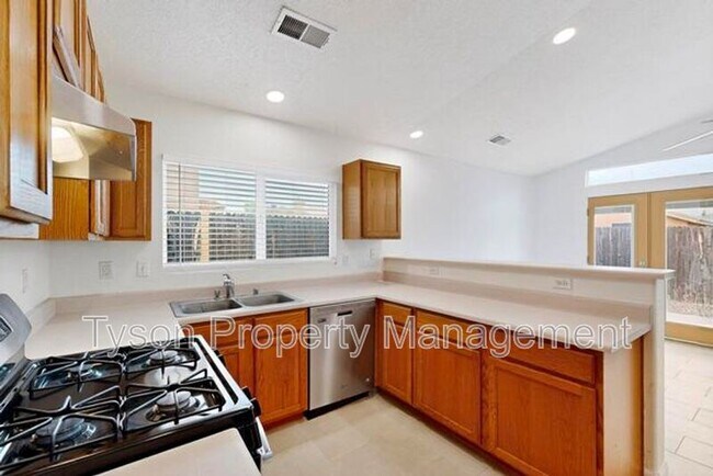 Building Photo - 4740 Jessica Dr NE