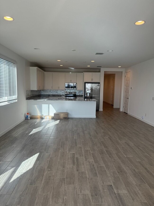 Building Photo - 4 bedroom Nextgen home in Phoenix