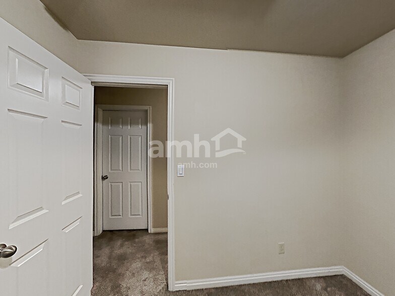 Building Photo - 1428 S 2850 E