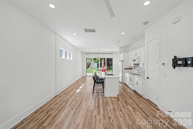 Building Photo - 1521 Walton Rd