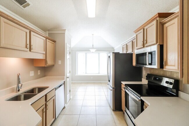 Building Photo - 10029 Woodland Grove Dr