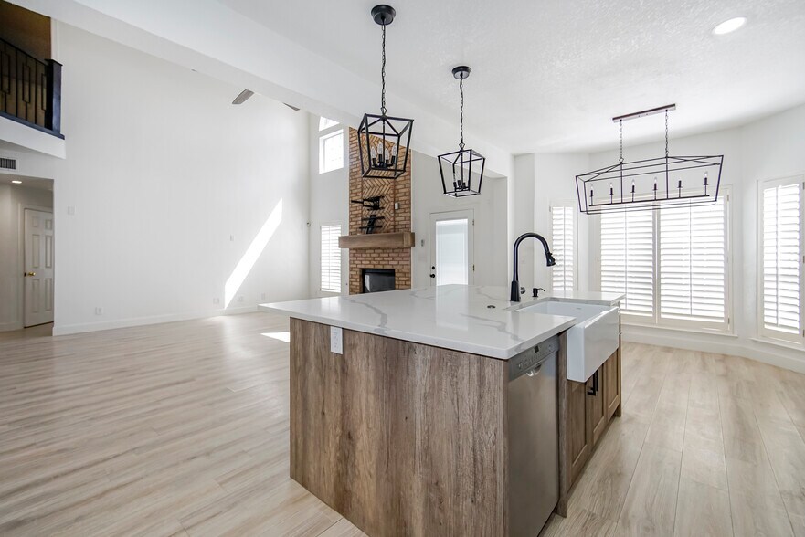 Building Photo - 918 Bella Cumbre Dr