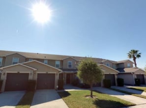 Building Photo - Great 2 Bedroom 1.5 Bath Townhome in Tuscany Village East of SR 16