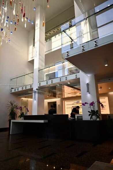Building Photo - 1581 Brickell Ave