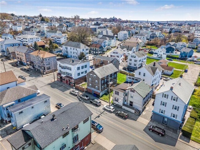 Building Photo - 1081 Bedford St